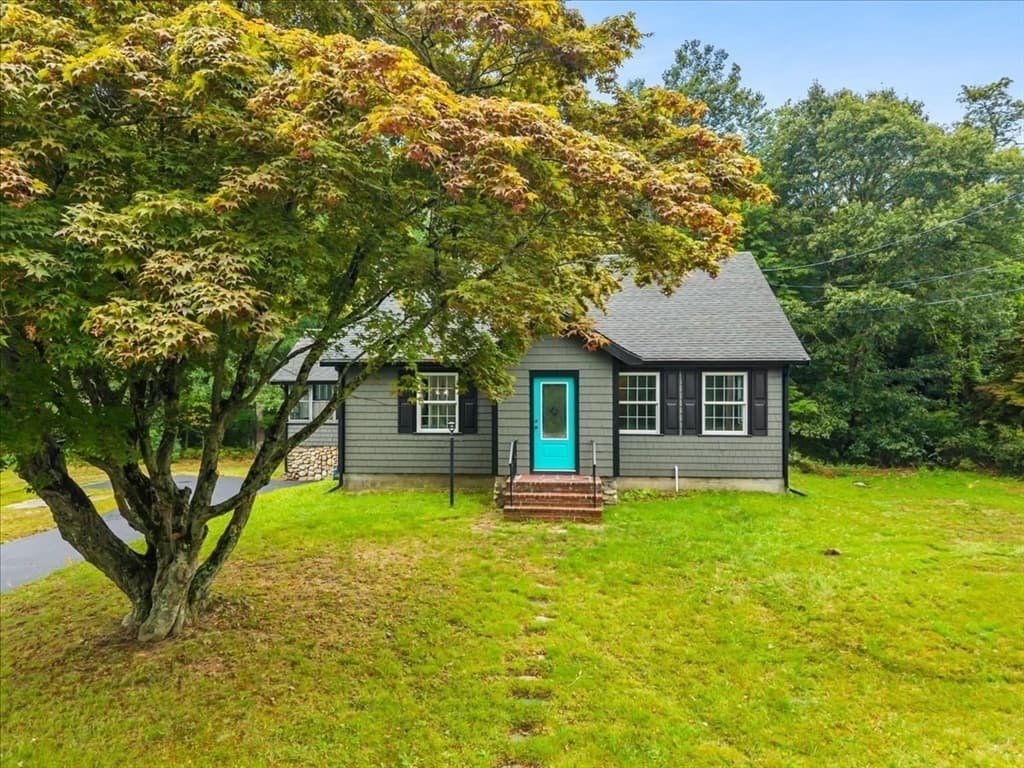 Casa Unifamiliar de 4 quartos em 618 Wareham St., Middleboro