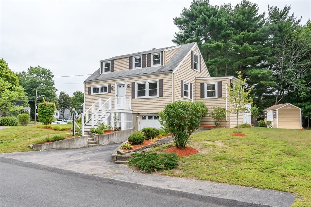 3-bed Single Family at 118 Brickel Rd, Stoughton