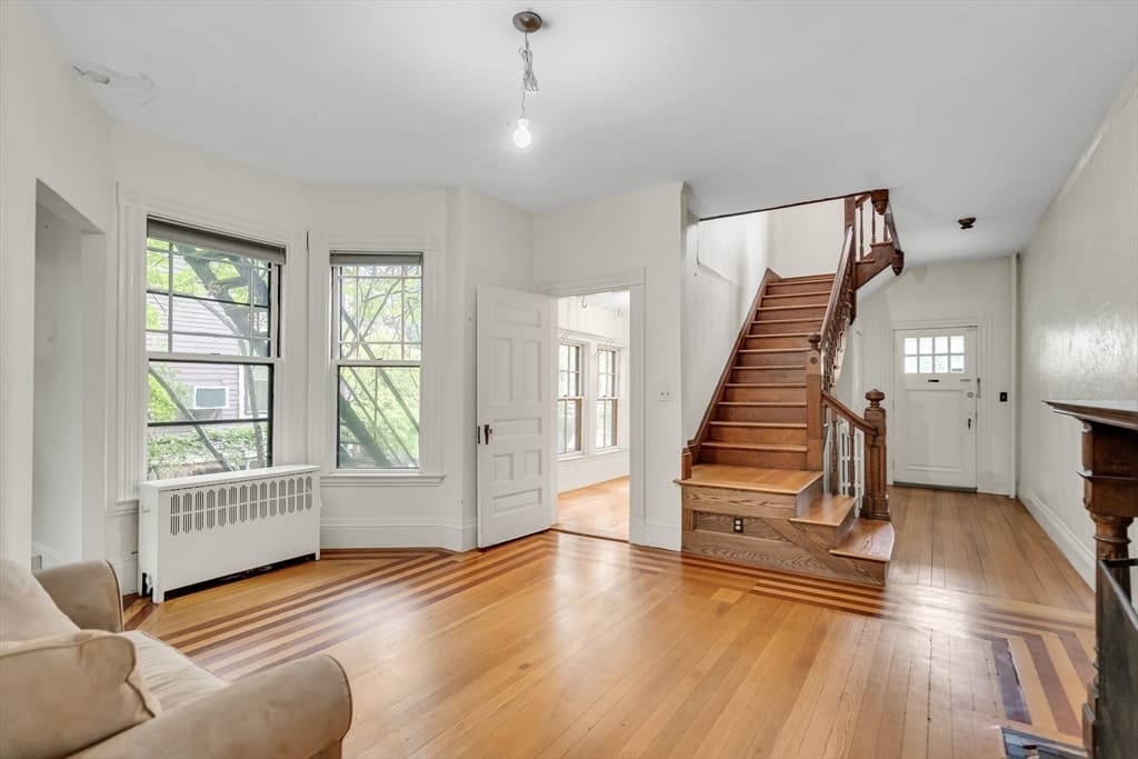 Multifamiliar de 6 quartos em 16 Harris St, Brookline