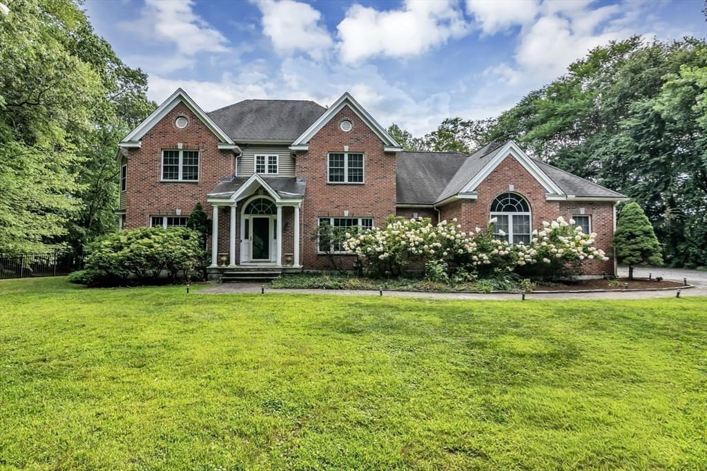 4-bed Single Family at 52 Goodnow Ln, Framingham