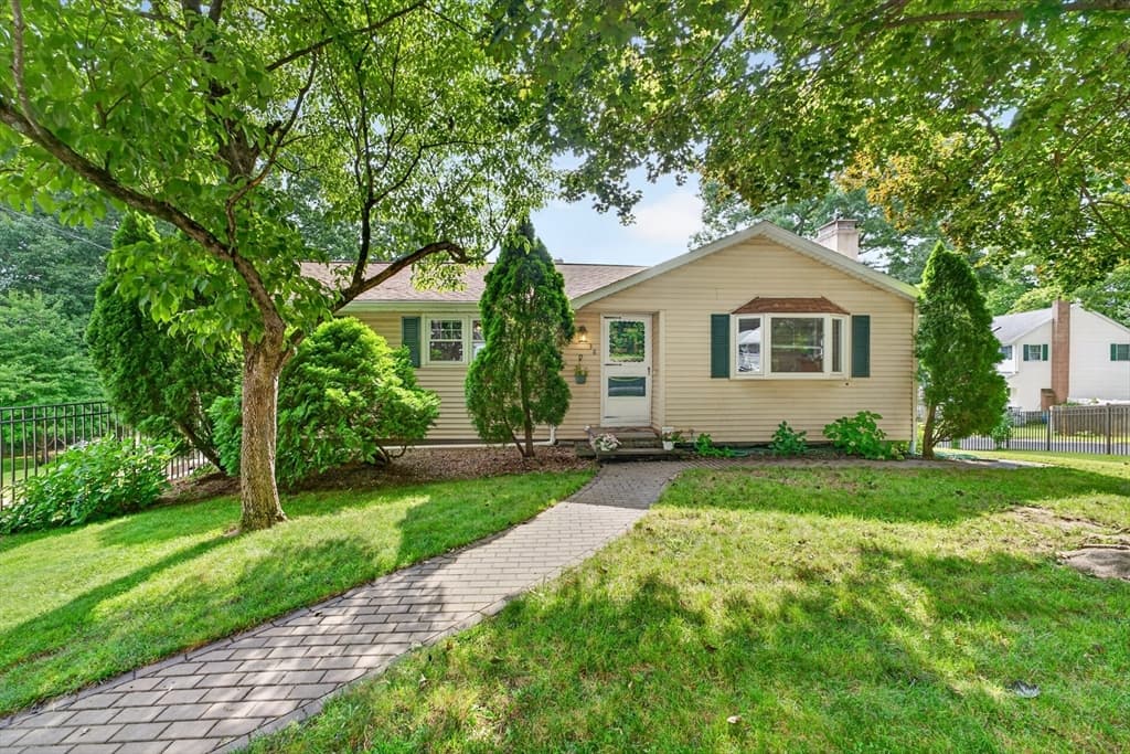 Casa Unifamiliar de 3 quartos em 38 Paulson Drive, Burlington