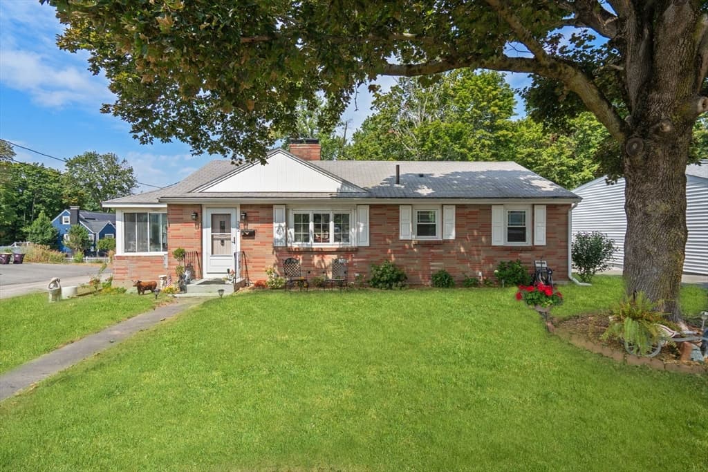 2-bed Single Family at 332 Commercial Street, Weymouth