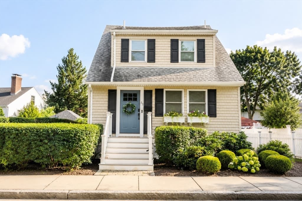 3-bed Single Family at 51 Woodrow Ave, Medford