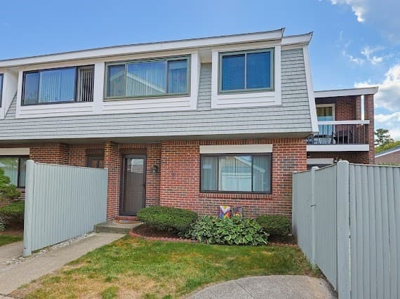 3-bed Condo at 93 Rosewood Dr # 93, Stoughton