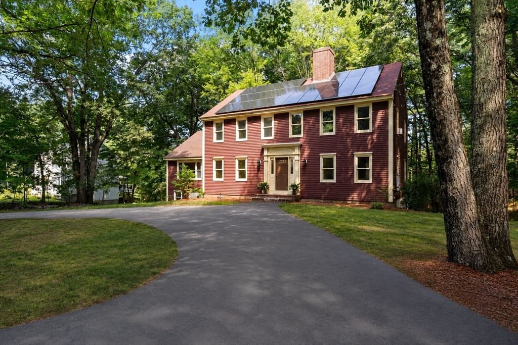 Casa Unifamiliar de 4 quartos em 75 Elmwood Rd, Lunenburg