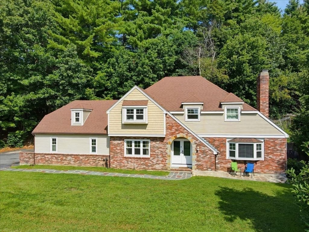 Casa Unifamiliar de 4 quartos em 95 Jewett St, Pepperell