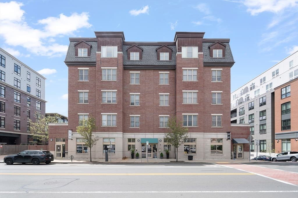 Condomínio de 2 quartos em 116-128 Rantoul Street # 210, Beverly