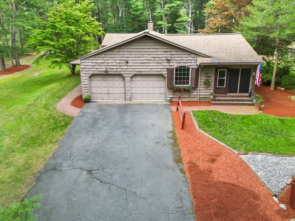 Casa Unifamiliar de 4 quartos em 95 Walnut Street, Middleboro