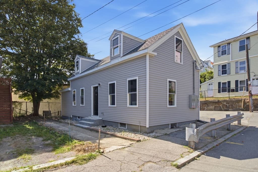 Multifamiliar de 4 quartos em 14 Staten St, Gloucester