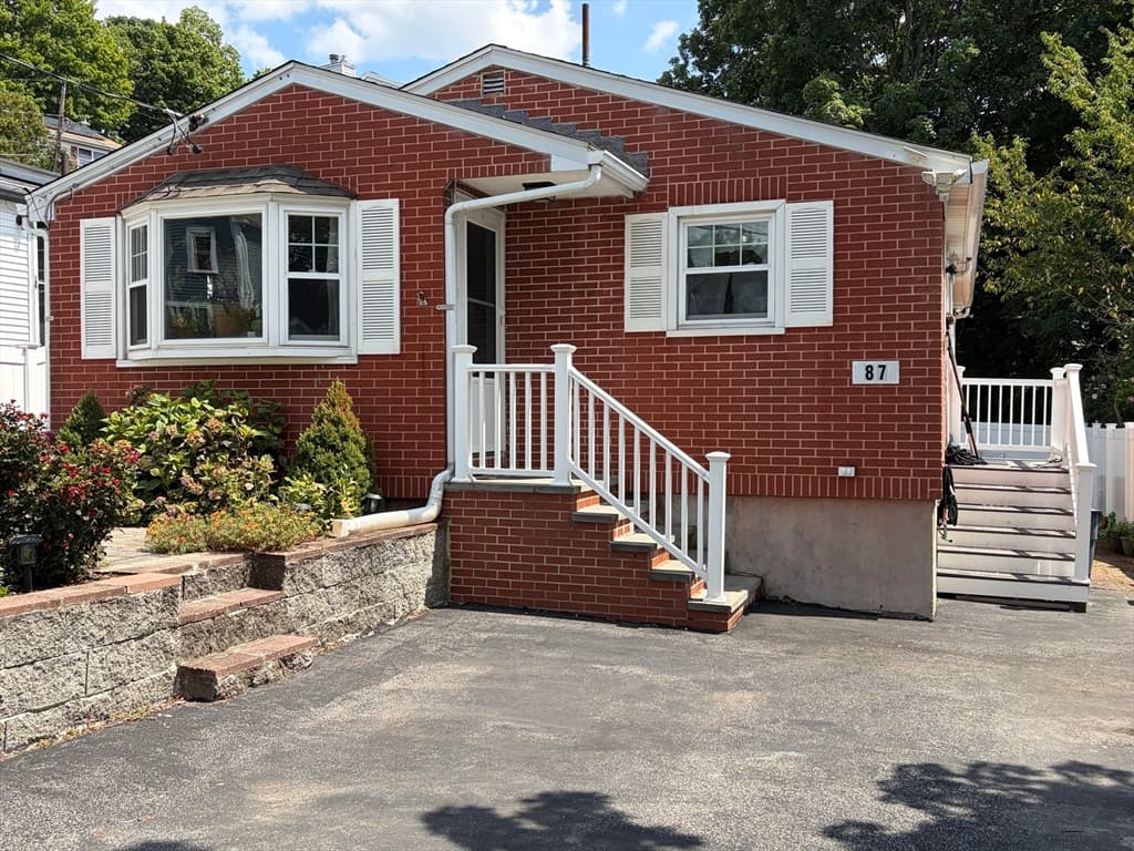 Casa Unifamiliar de 3 quartos em 87 Pine Hill Cir, Waltham