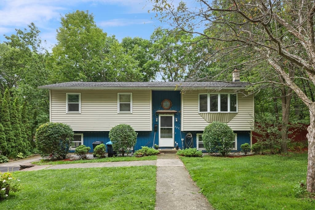 3-bed Single Family at 225 Brown St, Pittsfield