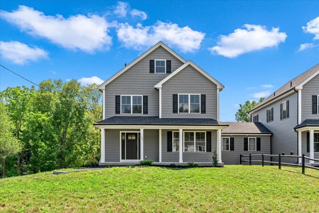 4-bed Single Family at 193 E Spring Street, Avon