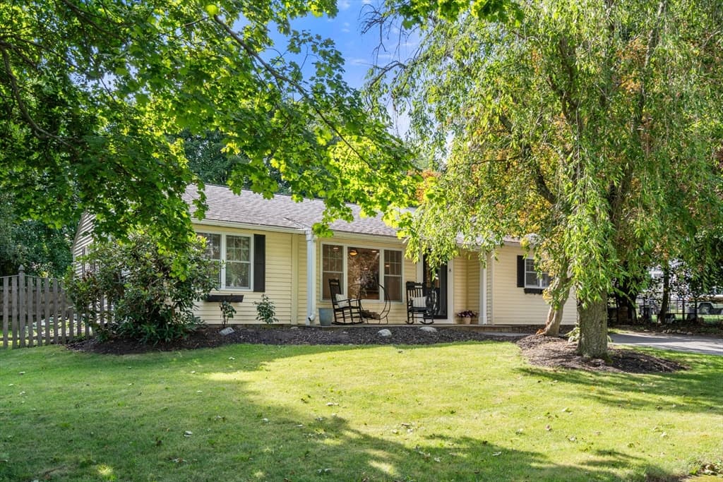 3-bed Single Family at 8 Vista Dr, Shrewsbury