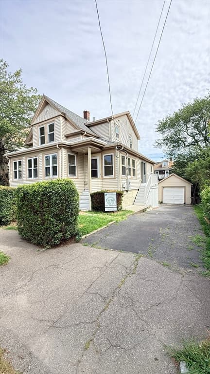 Casa Unifamiliar de 4 quartos em 178 Farrington St, Quincy