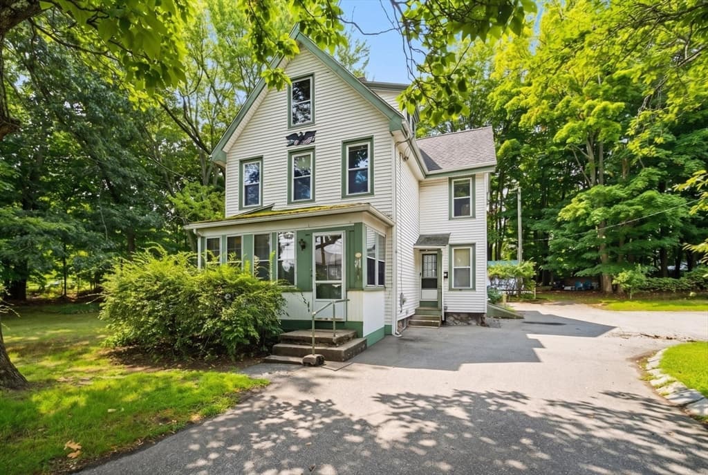 Multifamiliar de 4 quartos em 219 Montvale, Woburn