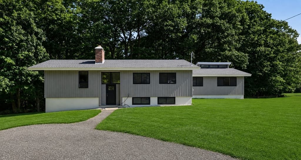 Casa Unifamiliar de 4 quartos em 20 Wachusett Street, Leominster
