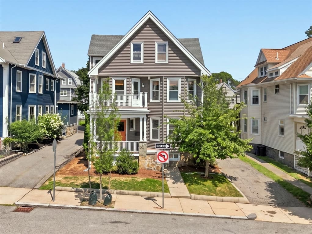 7-bed Multi-Family at 39 Ainsworth St, Boston