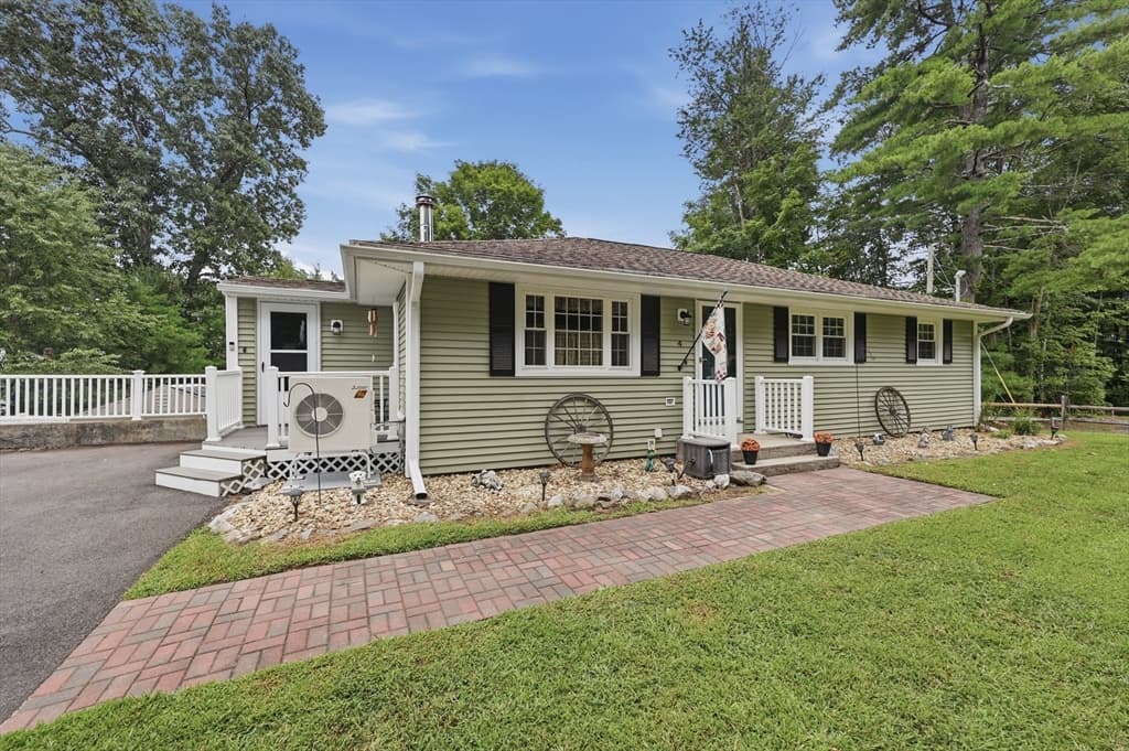Casa Unifamiliar de 3 quartos em 4 Olive Dr, Leominster