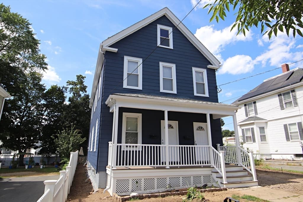 Multifamiliar de 3 quartos em 601 Lincoln Avenue, Saugus