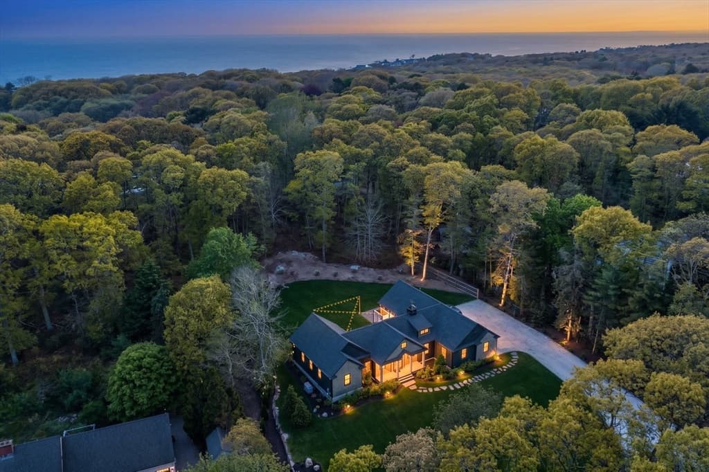 Casa Unifamiliar de 3 quartos em 27 Evangeline Rd, Falmouth