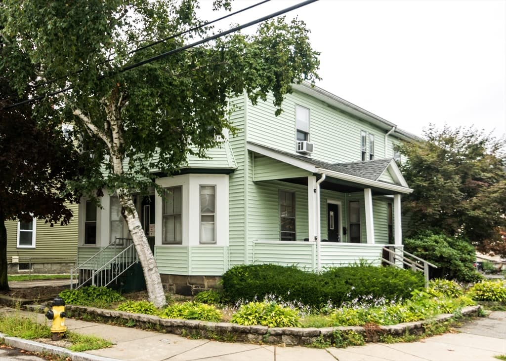 Multifamiliar de 4 quartos em 60-62 Alder Street, Waltham