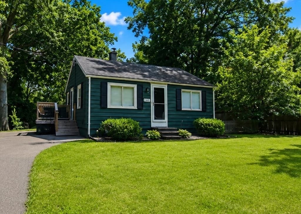 2-bed Single Family at 143 Stuart St, Springfield