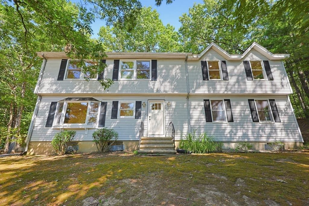 Casa Unifamiliar de 5 quartos em 12 White Ave, Concord