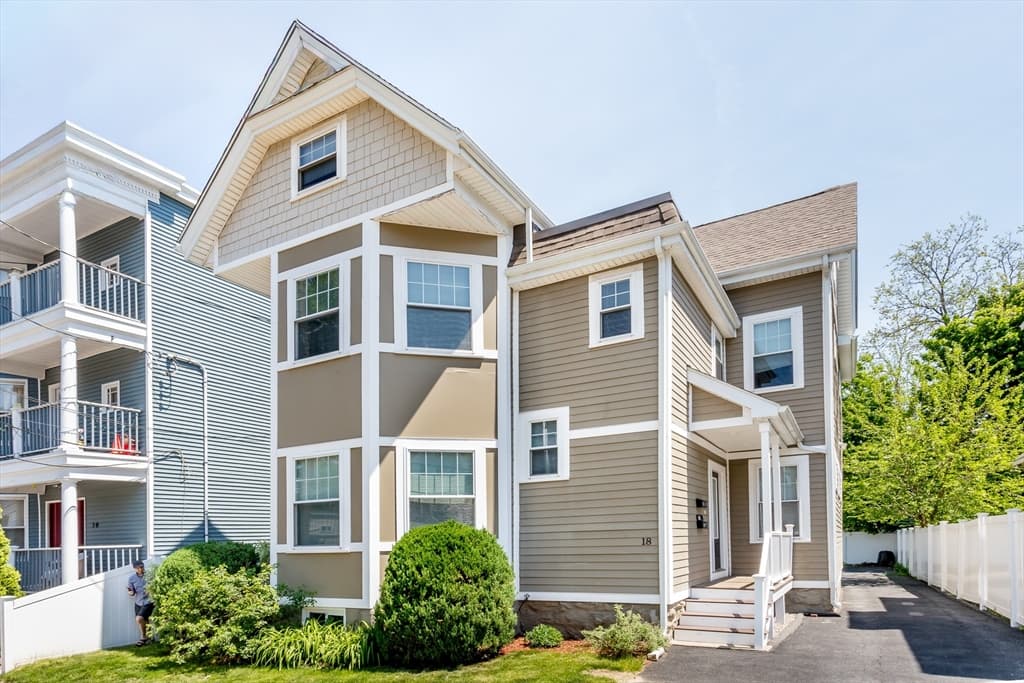 Condominio de 2 habitaciones en 18 Kittredge St # 1, Boston