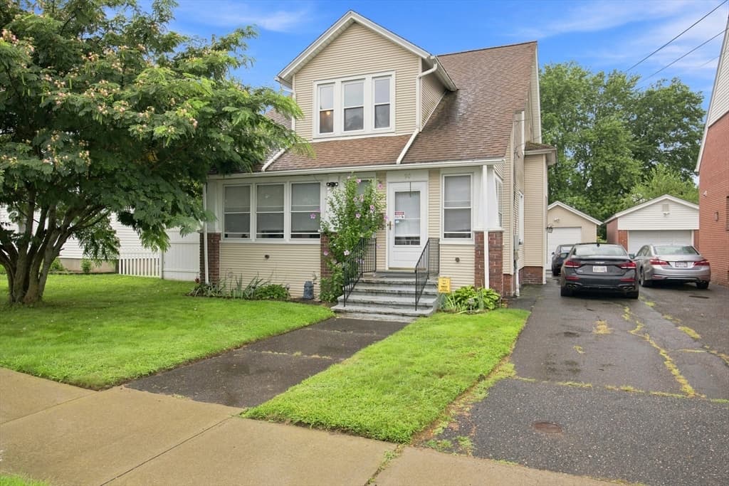3-bed Single Family at 90 Bonneville Ave, Chicopee