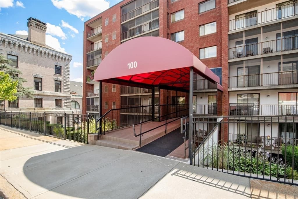 Condomínio de 2 quartos em 100 High St # 308, Medford