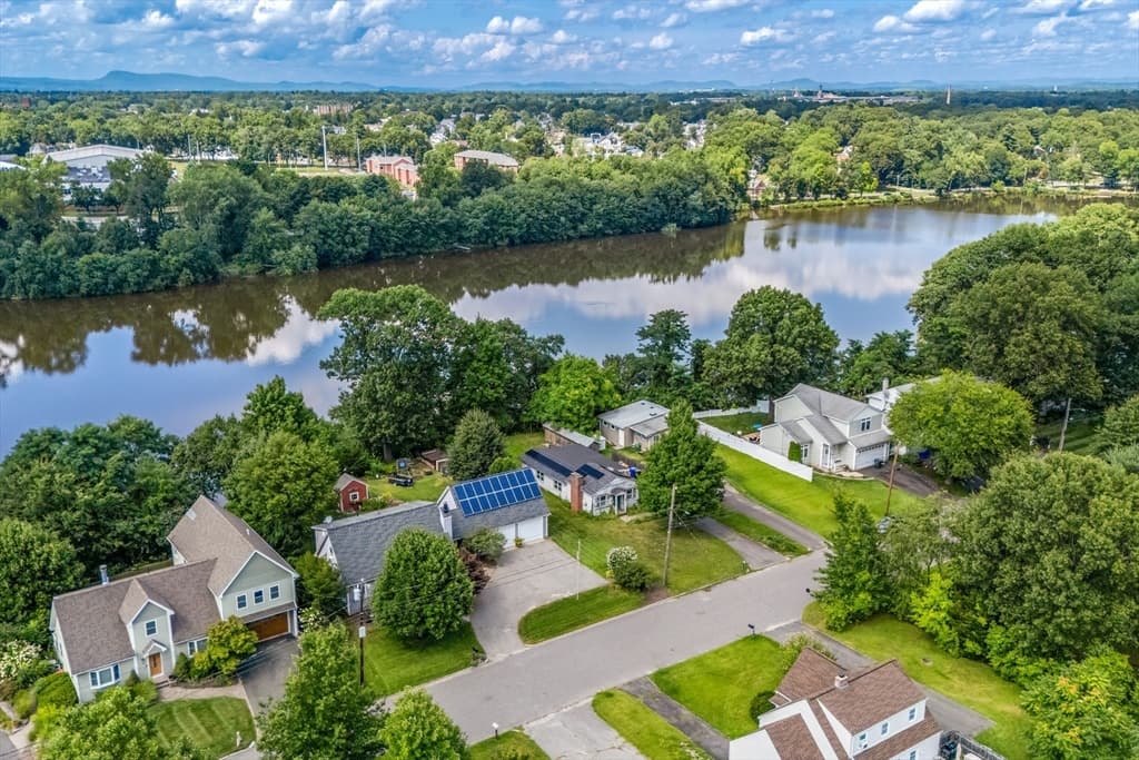2-bed Single Family at 162 Arcadia Blvd, Springfield