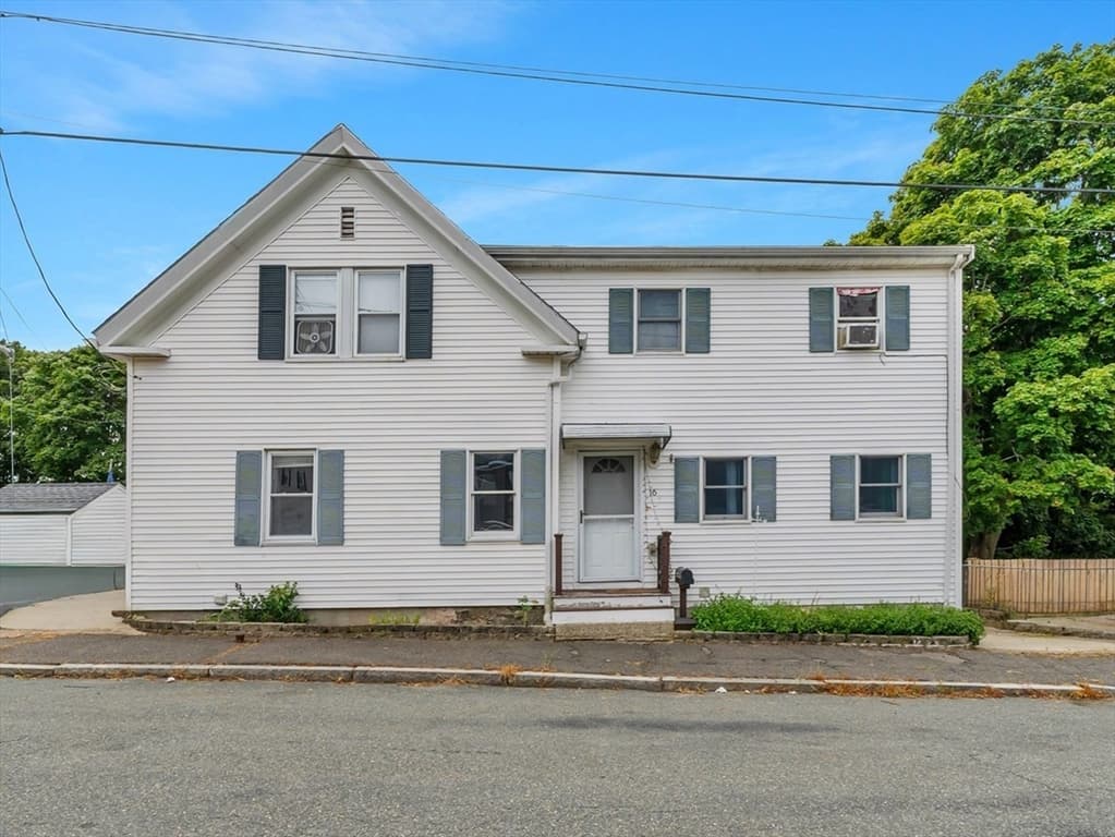 Casa Unifamiliar de 4 quartos em 16 South St, Salem