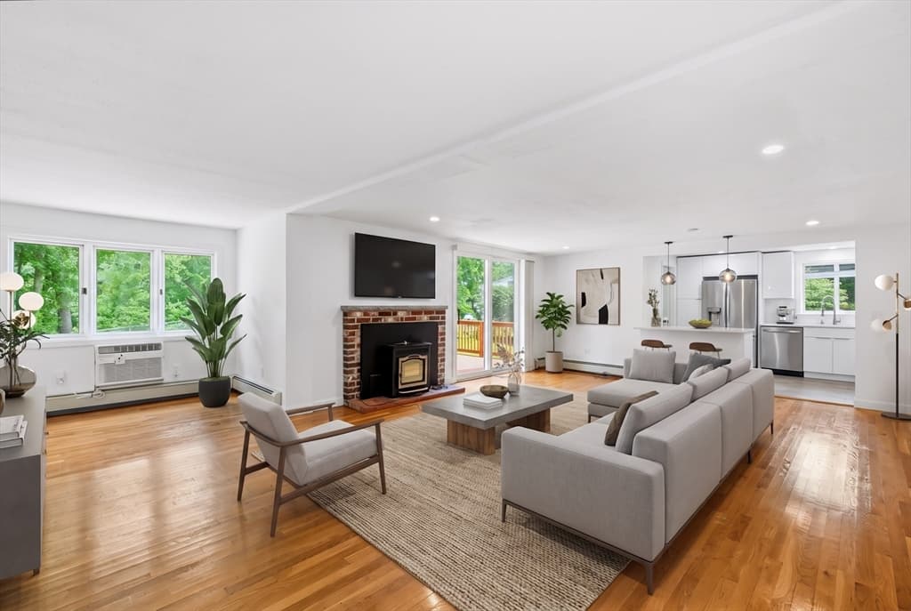 3-bed Single Family at 70 Muller Rd, Burlington