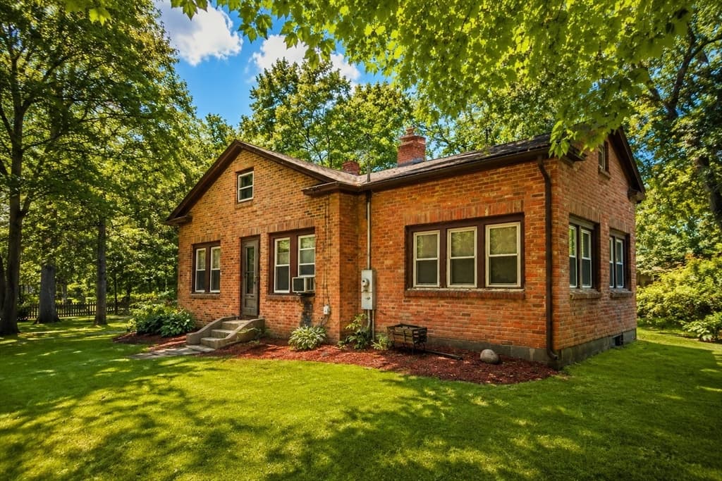 4-bed Single Family at 114 Witheridge St, Agawam