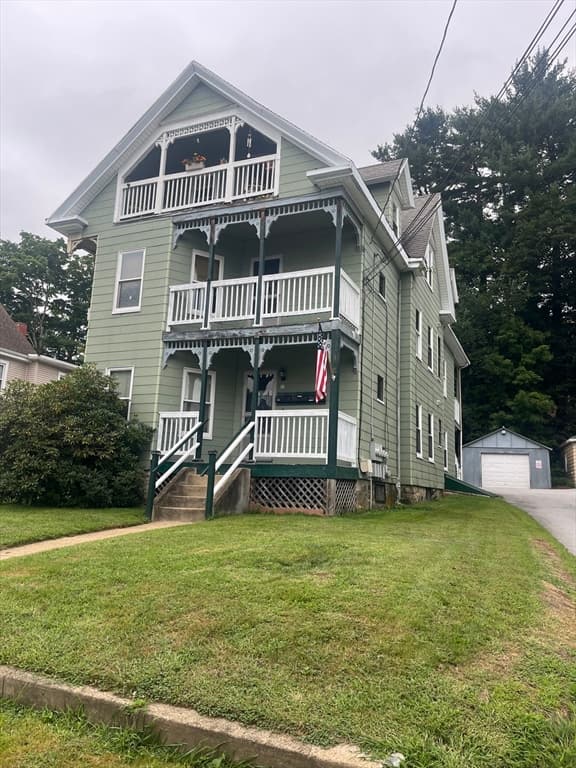 Multifamiliar de 8 quartos em 62 Coombs Street, Southbridge