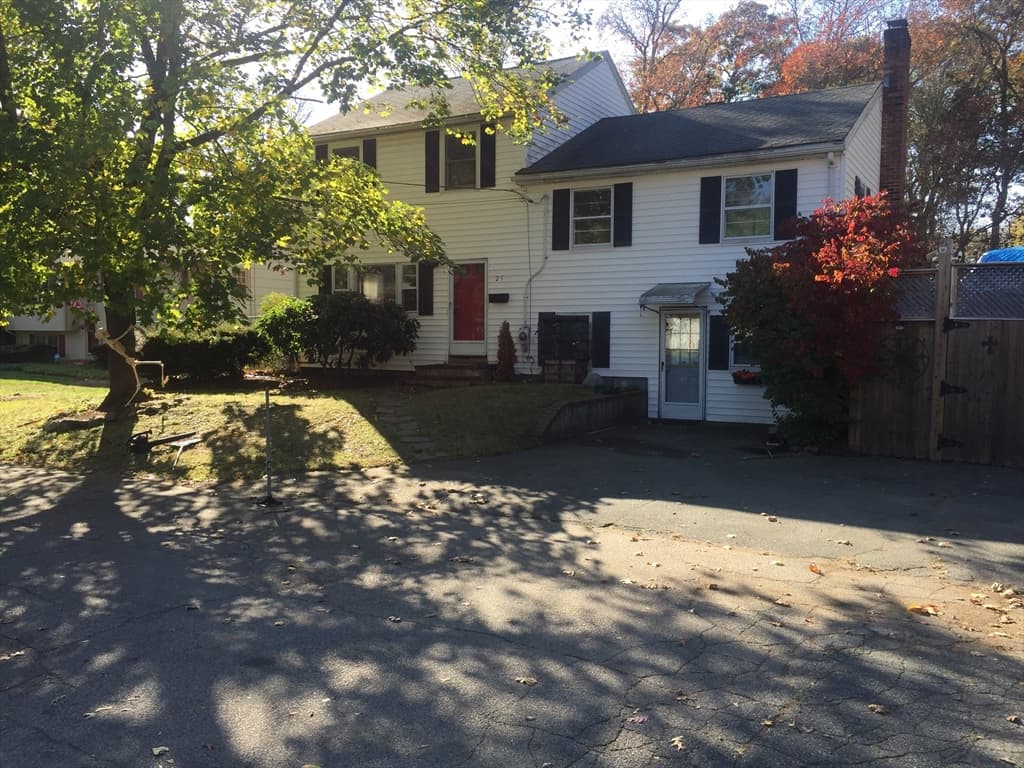 Casa Unifamiliar de 4 quartos em 25 Hoover Ave, Brockton
