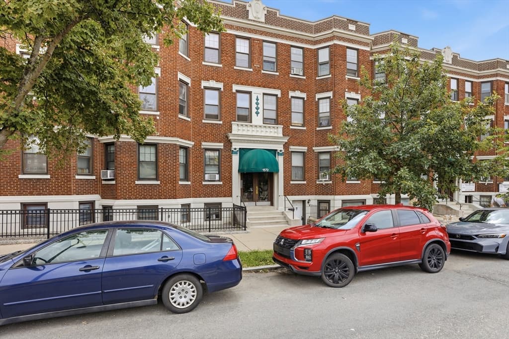 1-bed Condo at 1572 Commonwealth Ave # 6, Boston