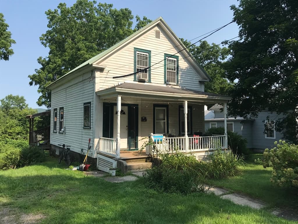 Casa Unifamiliar de 3 habitaciones en 48 Railroad St, Amherst