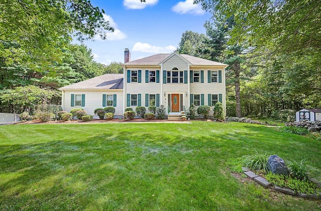4-bed Single Family at 8 Vincent Rd, Mendon