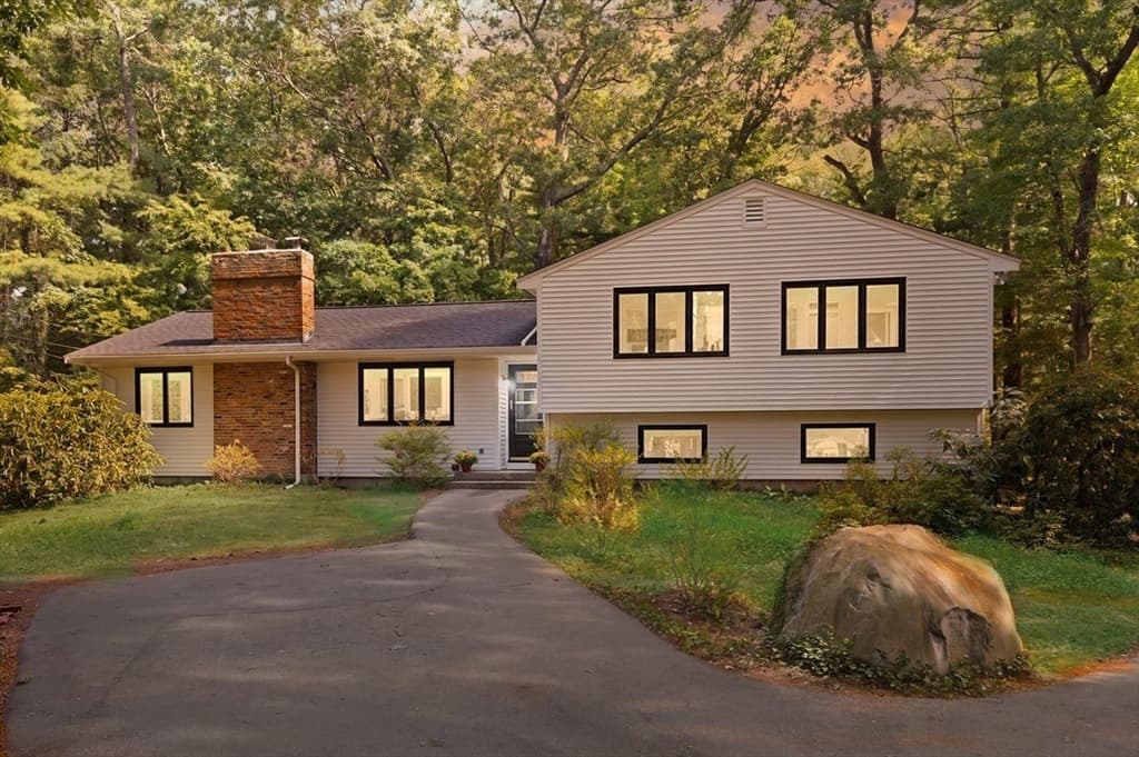 4-bed Single Family at 20 Algonquin Rd, Canton