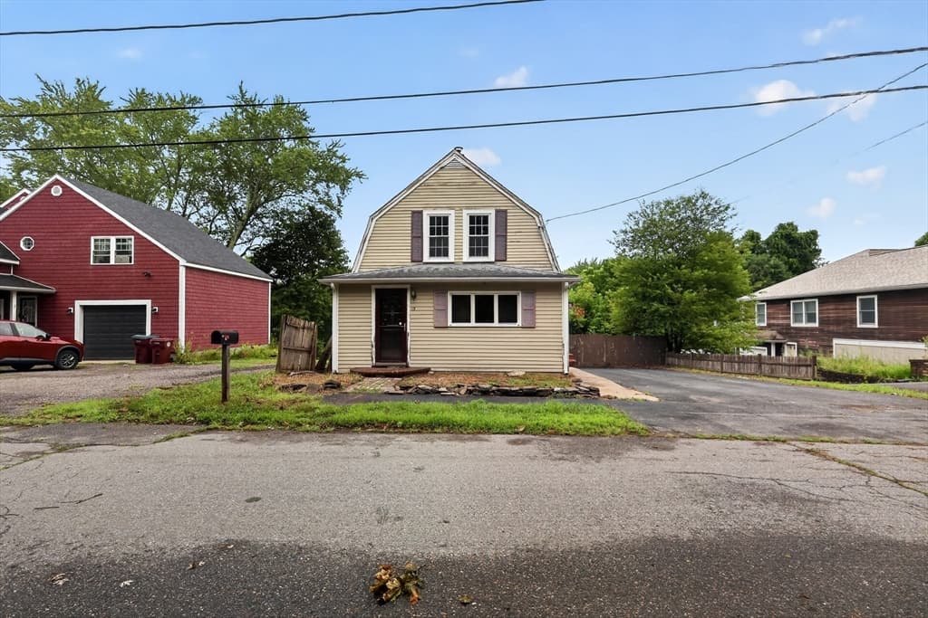 3-bed Single Family at 15 Hillside Ave, Middleboro