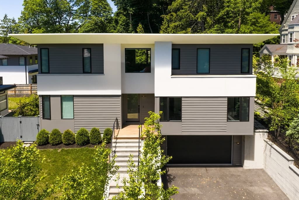 5-bed Single Family at 221 Gardner Rd, Brookline