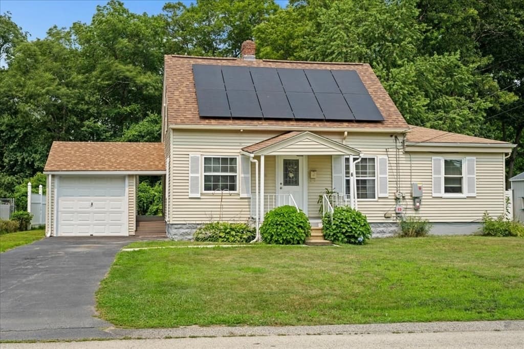 3-bed Single Family at 6 Oakwood Ave, Auburn
