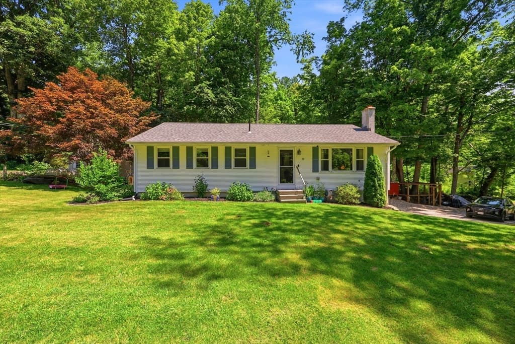 3-bed Single Family at 21 Goss Hill Rd, Huntington