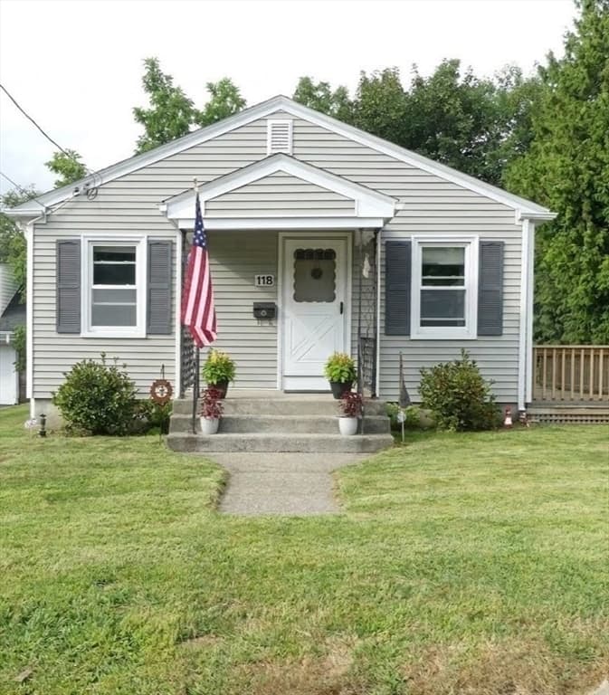 2-bed Single Family at 118 Randolph Ave, Tiverton