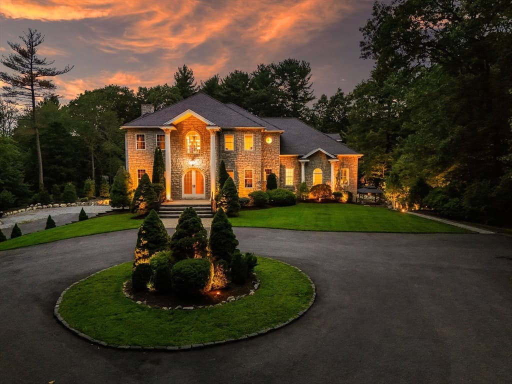 4-bed Single Family at 9 Grandview Rd, North Reading