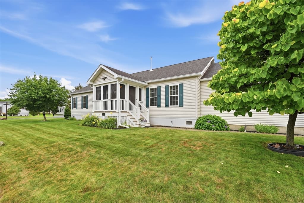 3-bed Single Family at 11 Carol Circle, Westfield