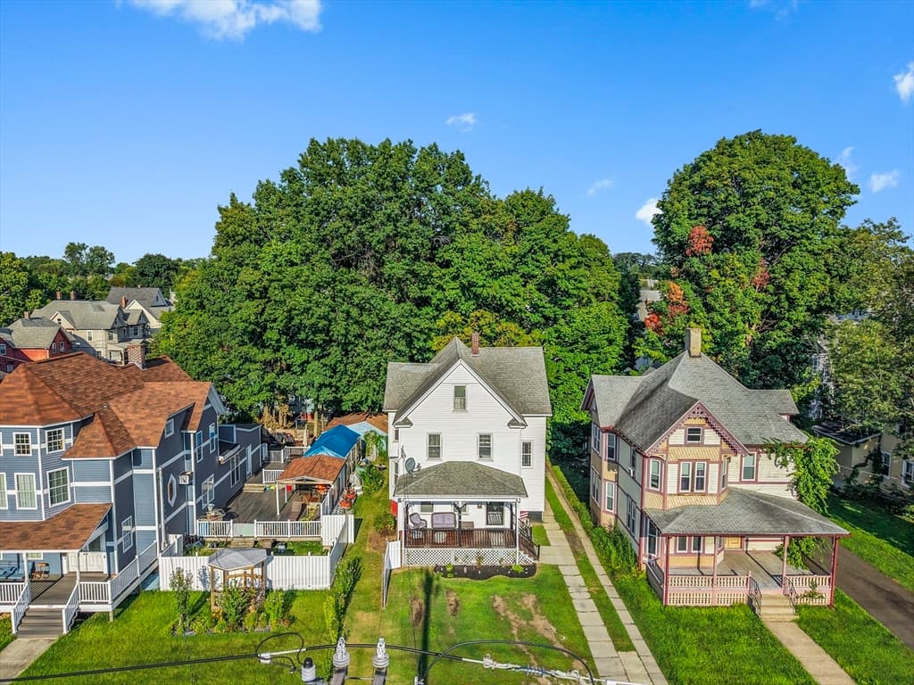 3-bed Single Family at 275 Broadway St, Chicopee