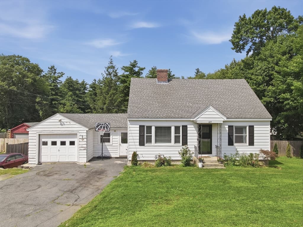 4-bed Single Family at 229 Whalom Rd, Lunenburg