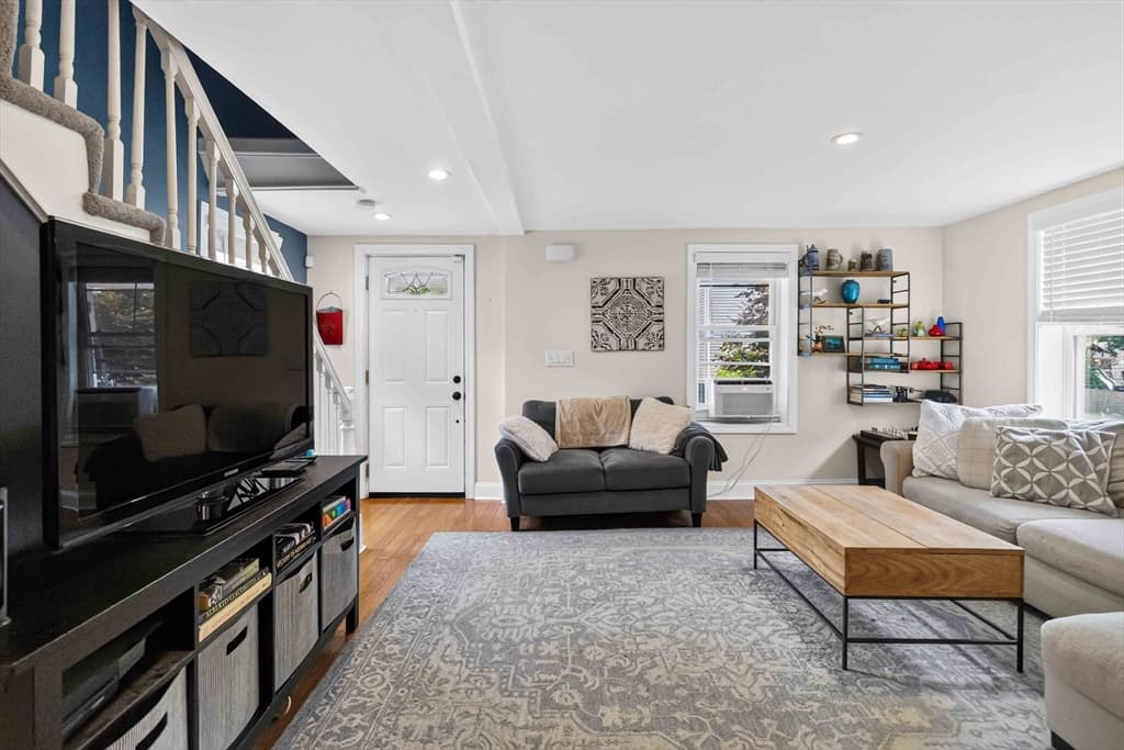 4-bed Single Family at 6 Carter Pl, Woburn